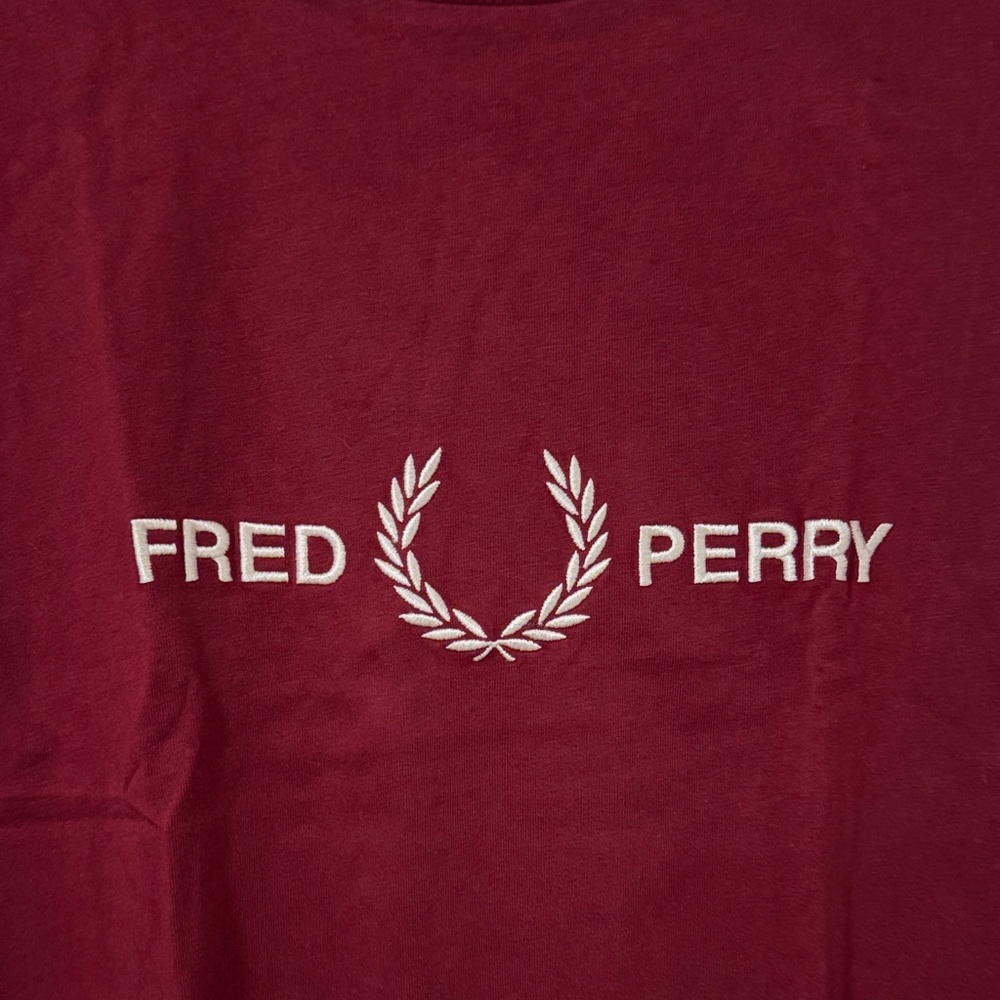 Fred Perry Men's Deep Red Short Sleeve Tee - Picture 3 of 4